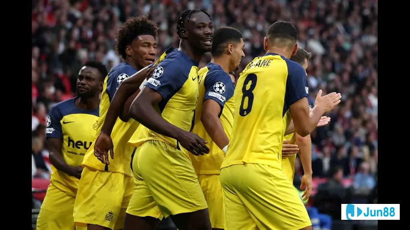 Các cầu thủ Kairat Almaty và Zhenis tạo ra cơ hội ghi bàn trong trận đấu gay cấn Các cầu thủ Kairat Almaty và Zhenis tạo ra cơ hội ghi bàn trong trận đấu gay cấn