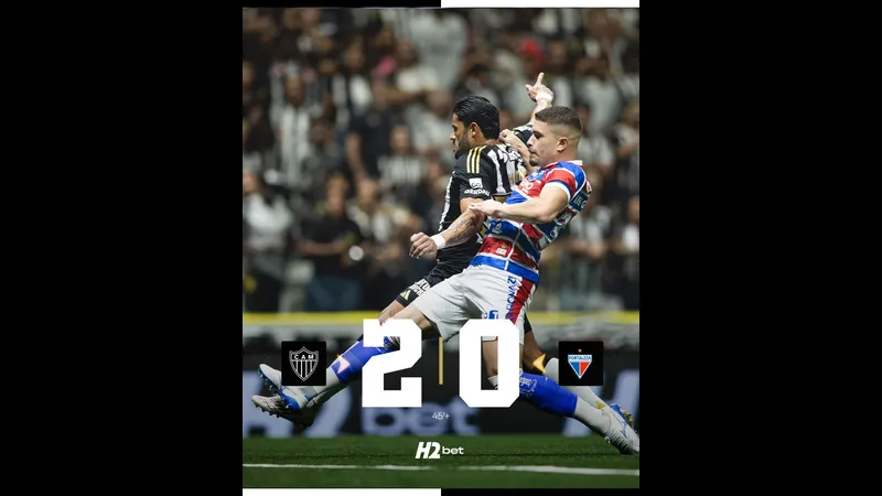 Cầu thủ của Fortaleza vượt qua hậu vệ Atletico bằng kỹ thuật đi bóng tinh tế. Cầu thủ của Fortaleza vượt qua hậu vệ Atletico bằng kỹ thuật đi bóng tinh tế.