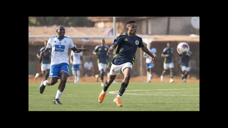 Cầu thủ của Diamond Stars vượt qua hai cầu thủ của Wusum Stars để tiến vào vòng cấm đối phương Cầu thủ của Diamond Stars vượt qua hai cầu thủ của Wusum Stars để tiến vào vòng cấm đối…