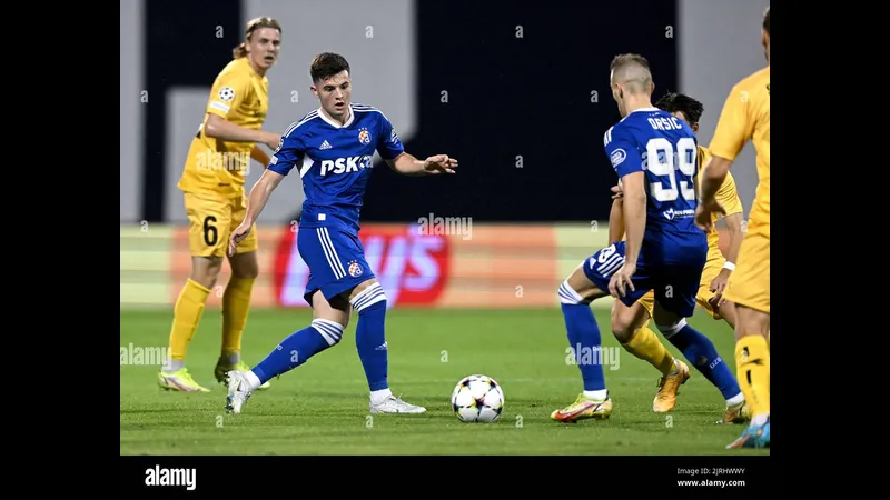 Cầu thủ Dortmund vượt qua cầu thủ Bodo/Glimt trong trận đấu Cầu thủ Dortmund vượt qua cầu thủ Bodo/Glimt trong trận đấu