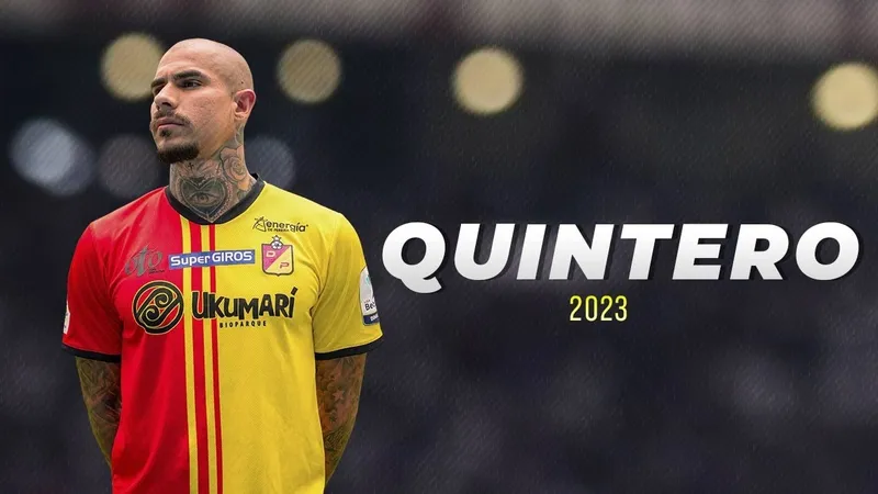 Cầu thủ Deportivo Pereira tiến vào vòng cấm với bóng Cầu thủ Deportivo Pereira tiến vào vòng cấm với bóng